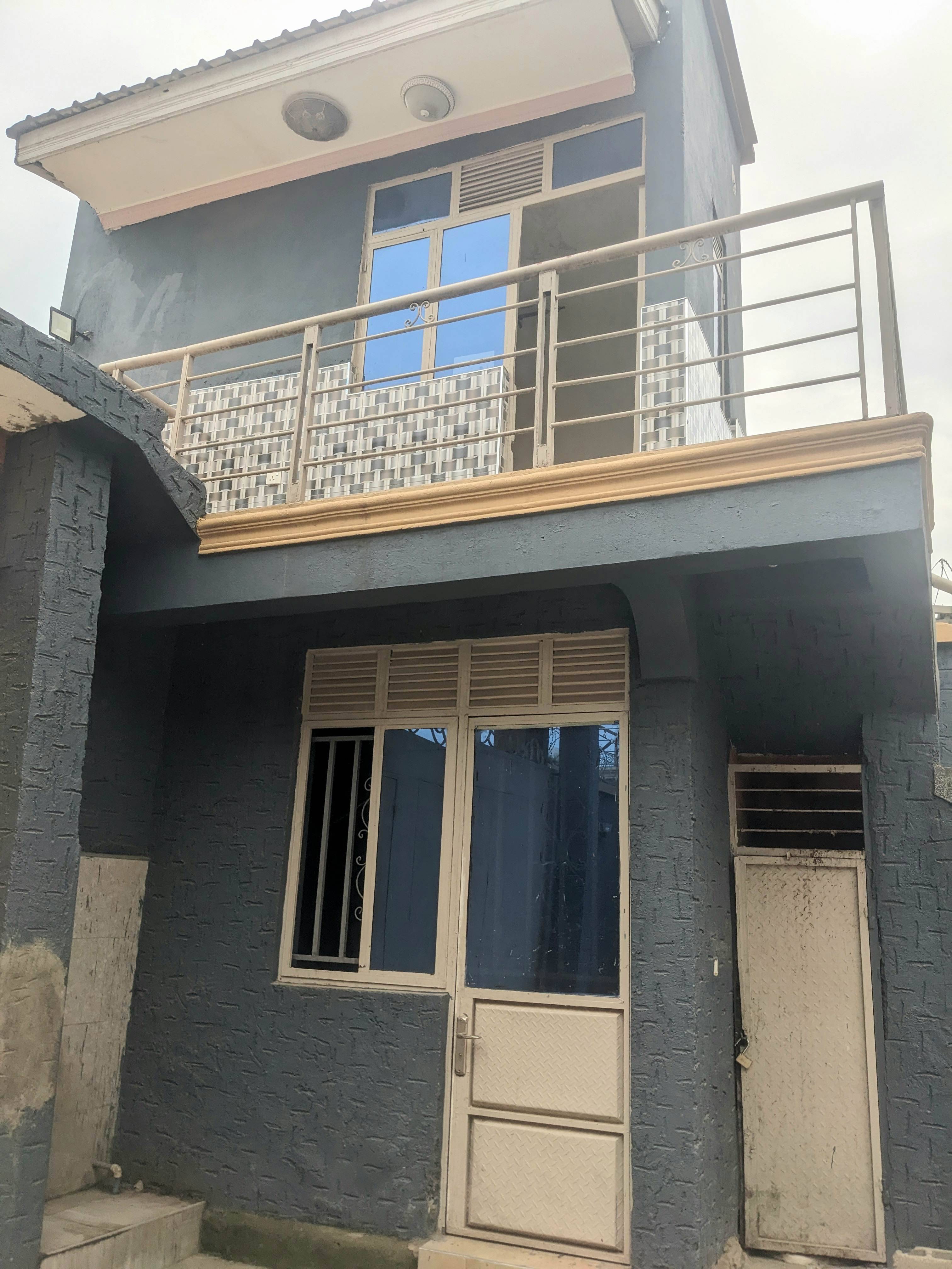 À LOUER : STUDIO MODERNE AVEC BALCON