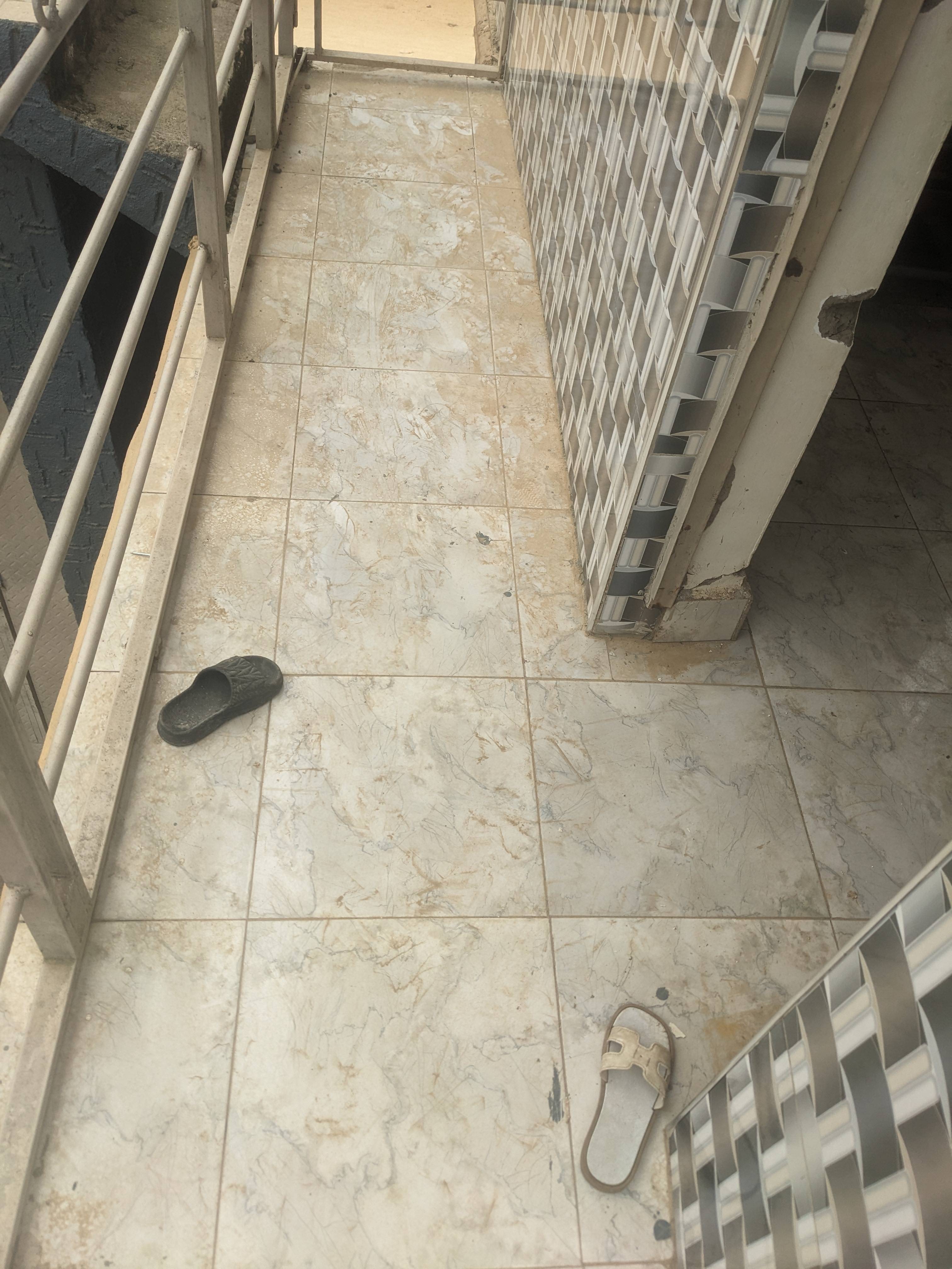 À LOUER : STUDIO MODERNE AVEC BALCON