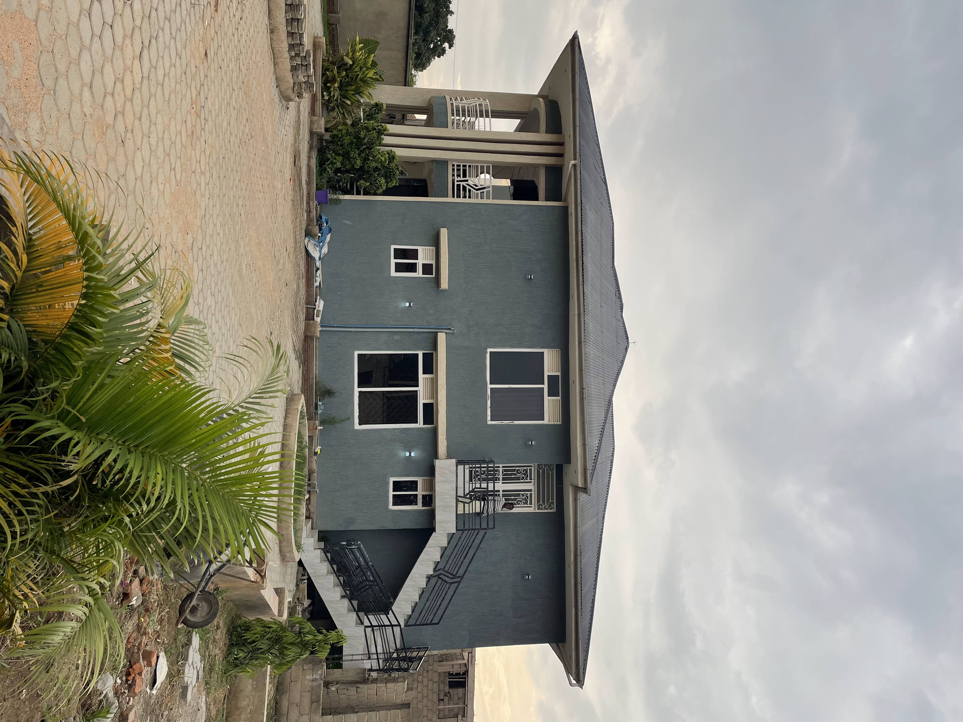 MAISON MODERNE À LOUER ÉQUIPÉE