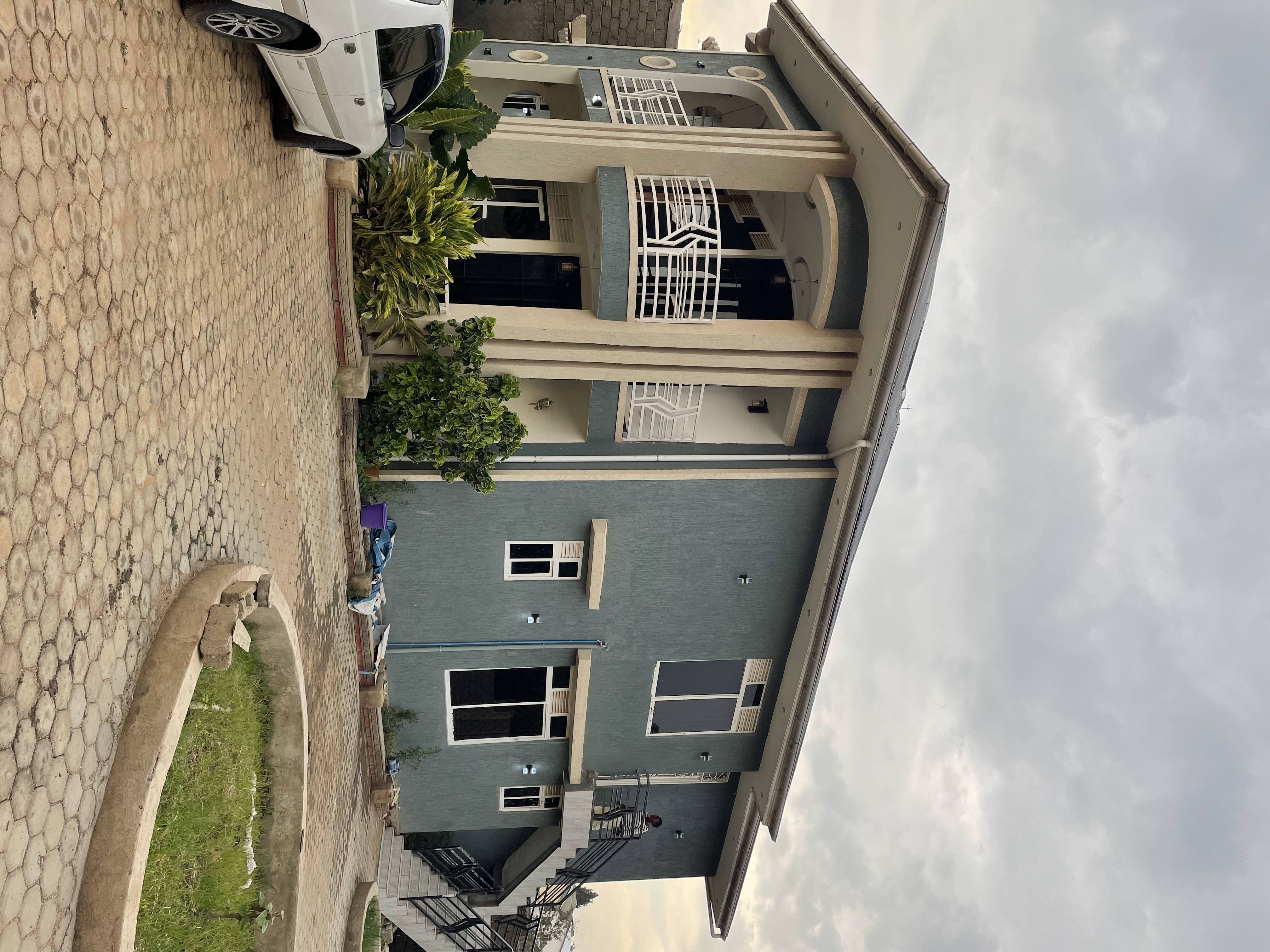 MAISON MODERNE À LOUER ÉQUIPÉE