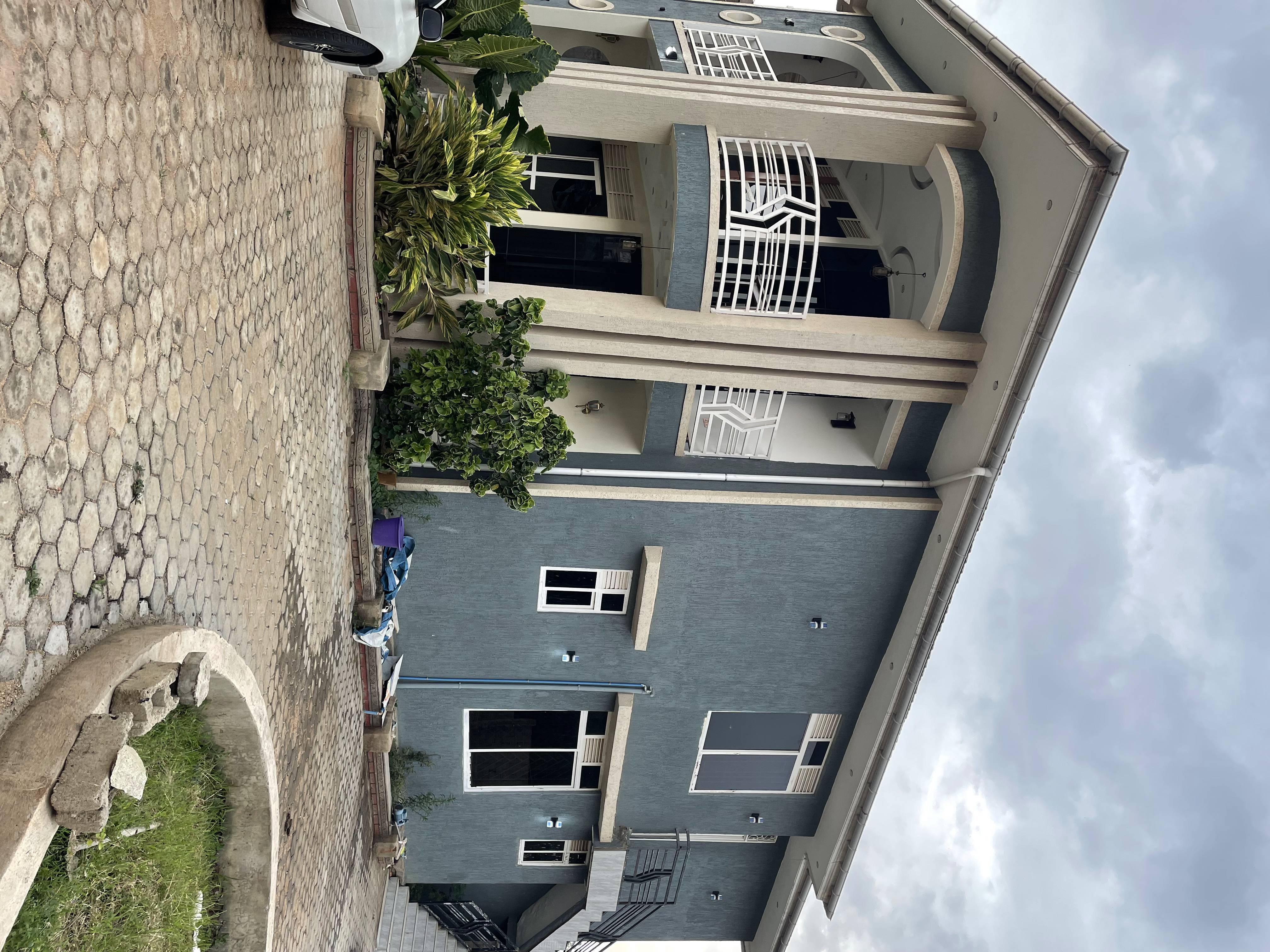 MAISON MODERNE À LOUER ÉQUIPÉE